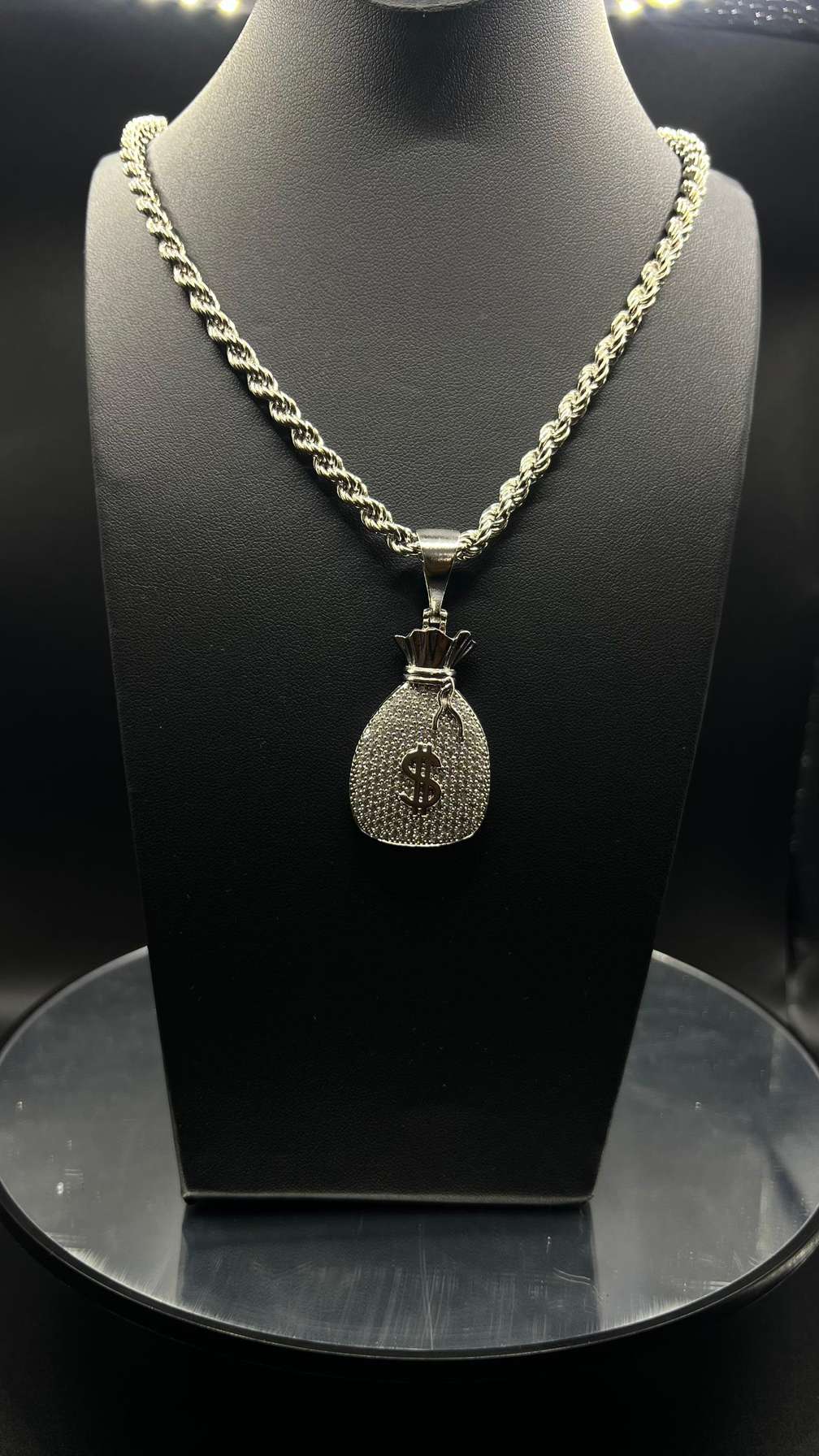 Collier Pendentif Sac d'Argent avec Chaîne Torsadée
